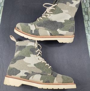 DR. MARTENS "Beckett" rare washed Camo  Canvas Boots-SZ 11 Green/Beige